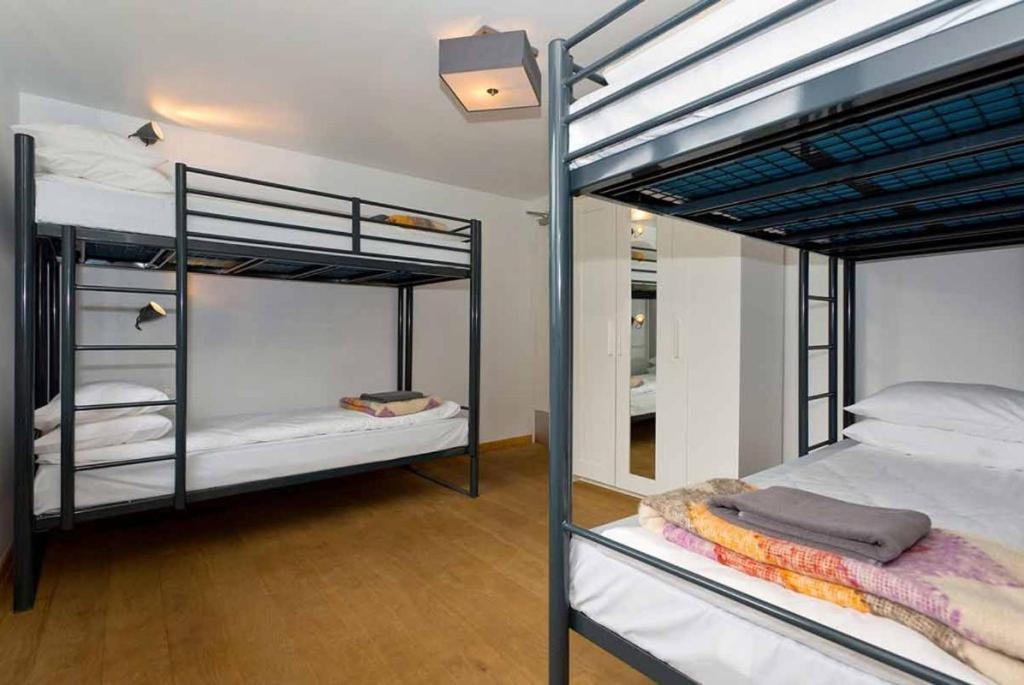 Bell House Hostel Лондон Екстериор снимка