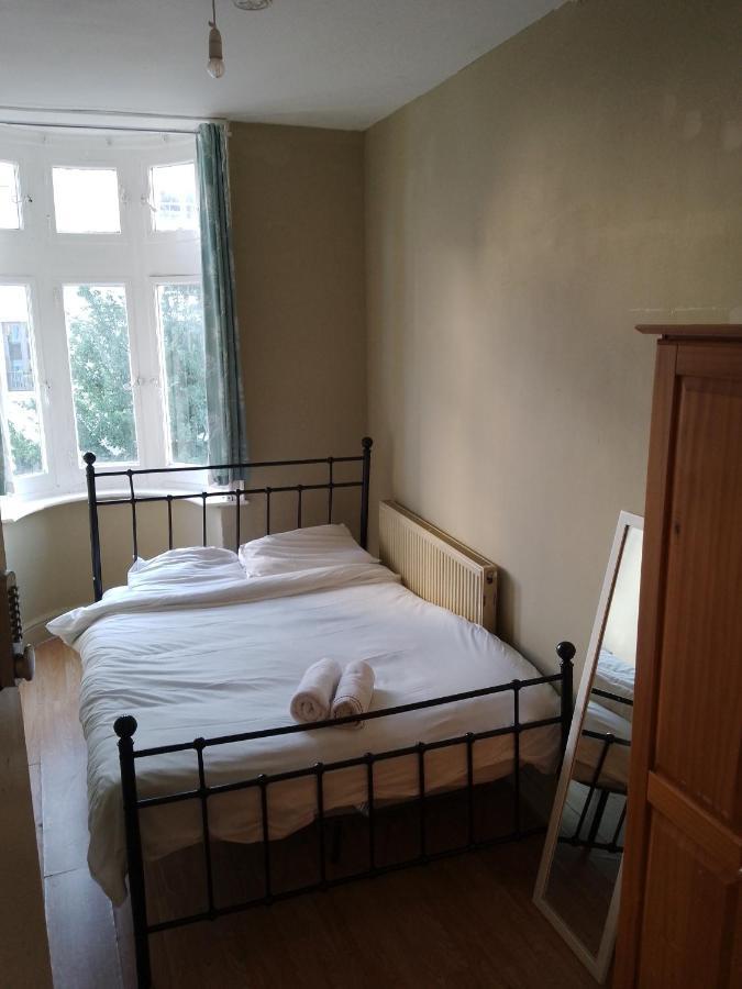 Bell House Hostel Лондон Екстериор снимка