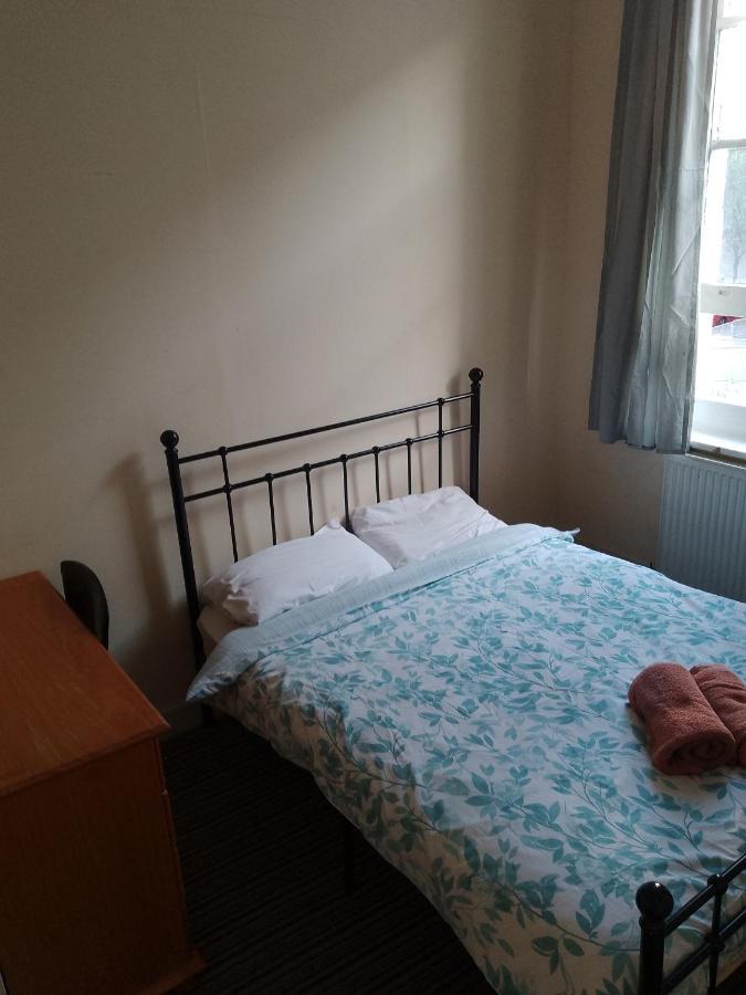Bell House Hostel Лондон Екстериор снимка